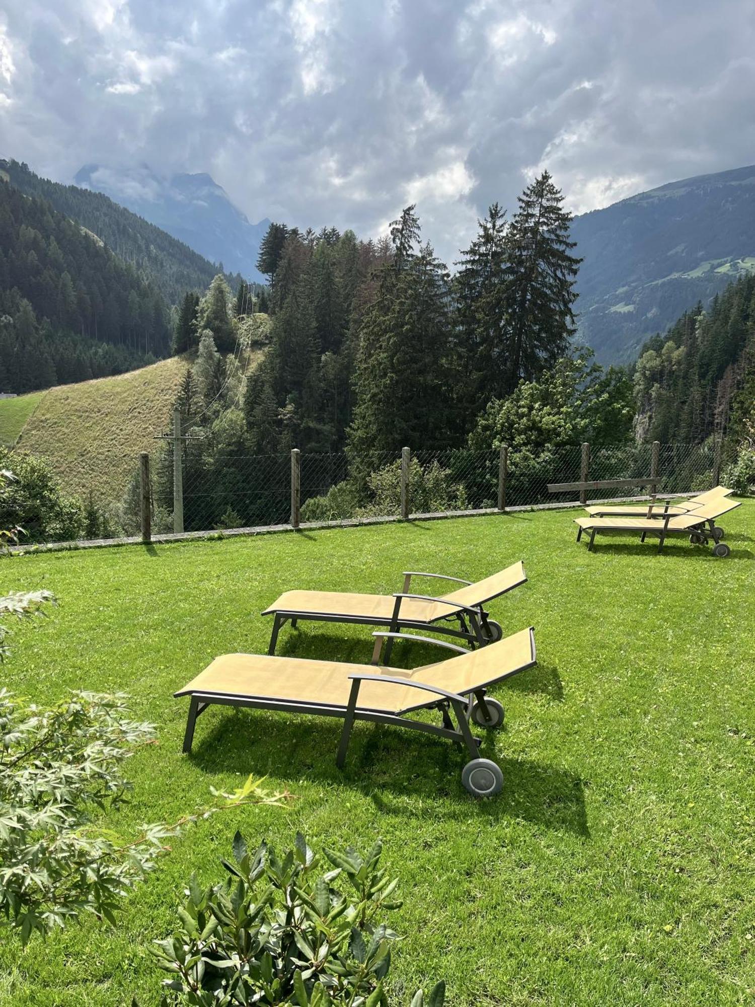 Natur Zeit - Alpine Garden Apartments Mayrhofen Exterior photo